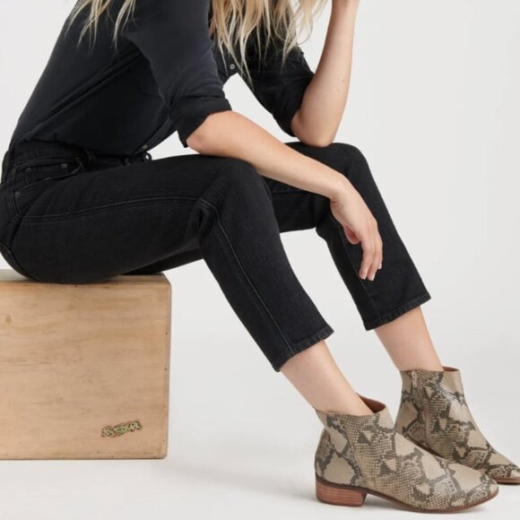 Lucky Brand Authentic Straight Crop Jeans - Picture 5 of 9